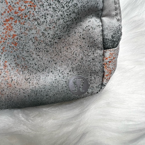 NWT | lululemon Everywhere Belt Bag | Spray Camo Mini Silver Blue - Picture 3 of 4